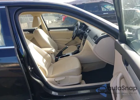 2013 Volkswagen Passat 2.5L Se z USA, uszkodzony, nr VIN 1VWBH7A32DC078963